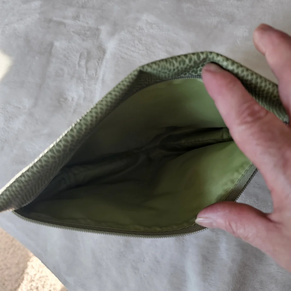 Clinique Green Textured Accessory